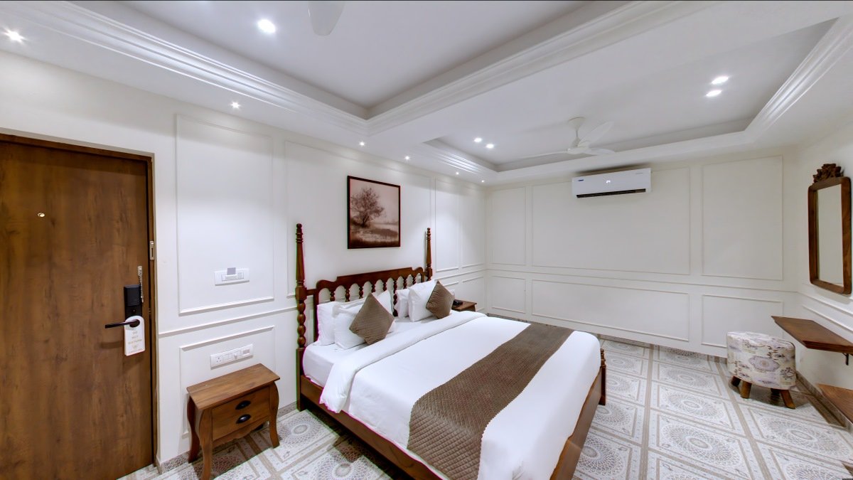 Deluxe Room - Hotel Amico Inn